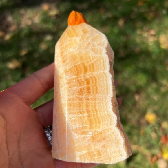 Yellow calcite (1) tower | crystal - Picture 1 of 13